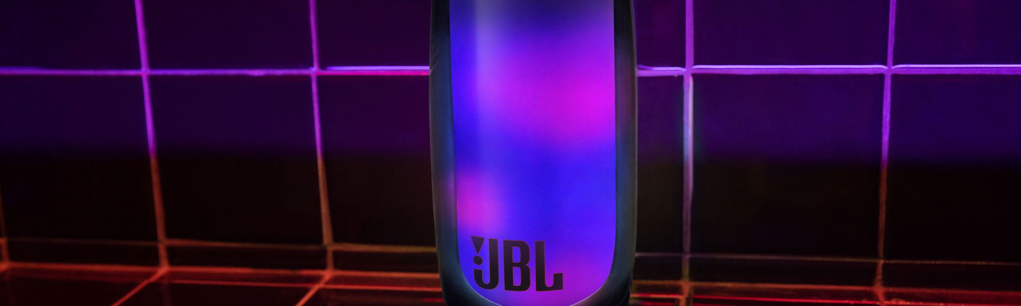 ¿Sabías que podes conectar dos parlantes bluetooth JBL?